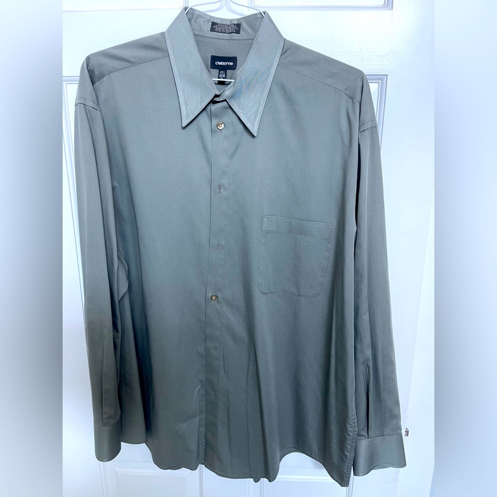 Claiborne long sleeve dress shirt. Size XL, 17.5, 34/35
